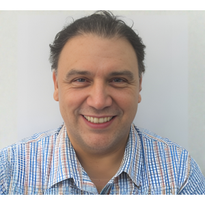 Dr. Edgard González Suarez